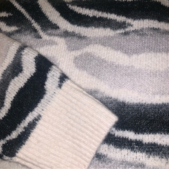 Pullover Sweater - Picture 2 of 4